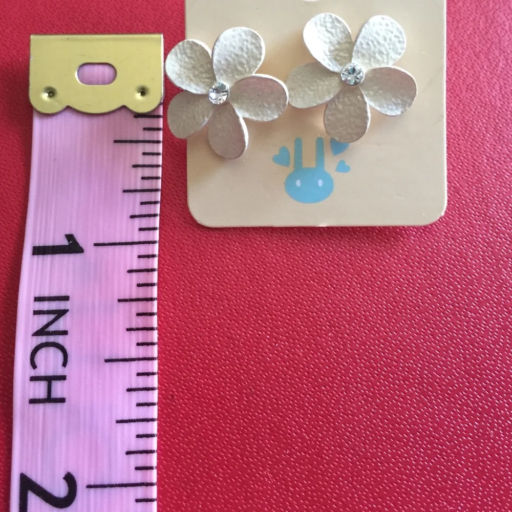 NEW White Flower Earrings